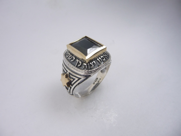 Picture of טבעת כסף בשילוב זהב עם הכיתוב כי מלאכיו בשיבוץ אוניקס |